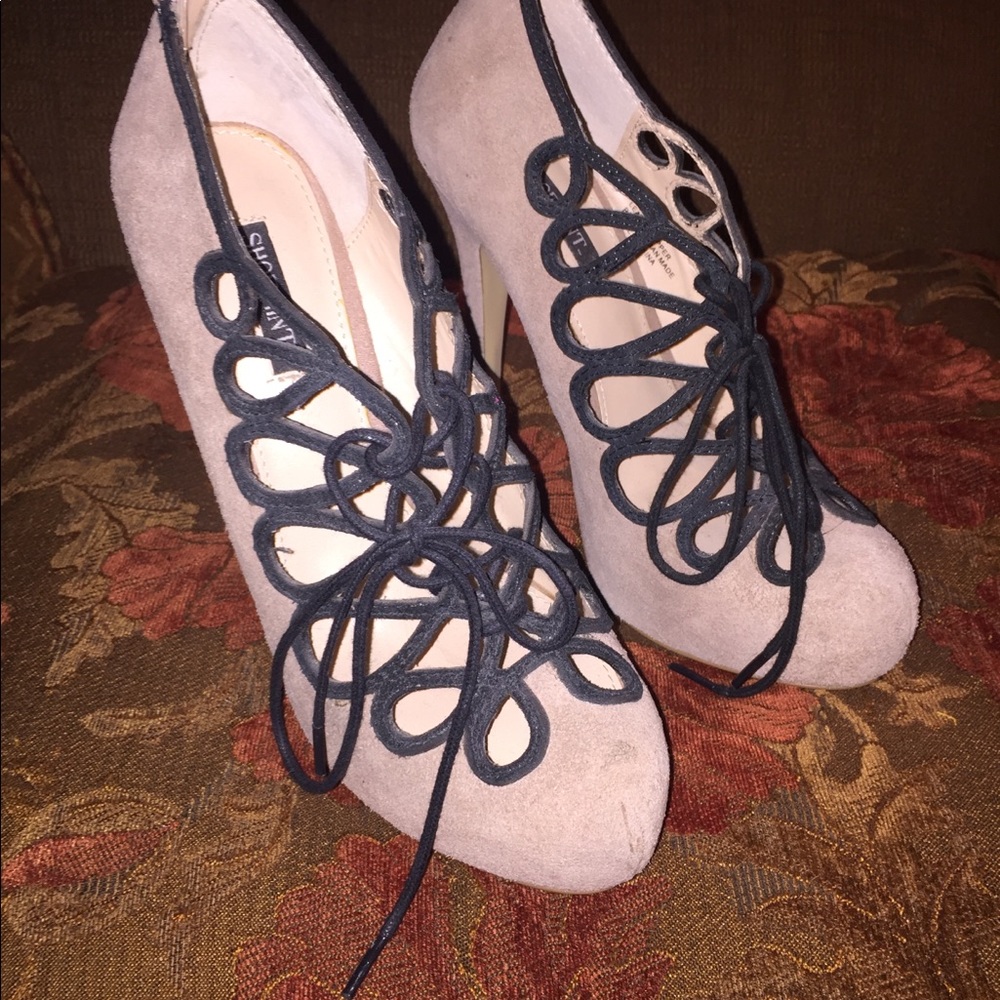 Gorgeous suede heels